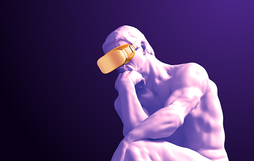 Pensador de escultura con gafas de realidad virtual dorada sobre fondo púrpura photo