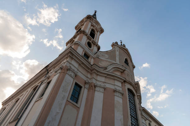 kirche des hl. ignatius in esztergom. ungarn - st ignatius church stock-fotos und bilder