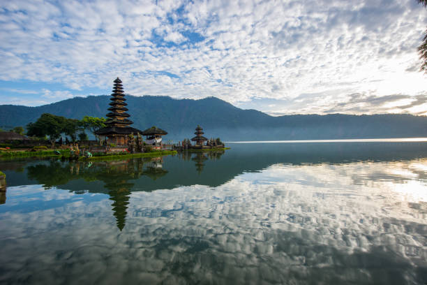 istock Ulundanu Beratan lake Temple 1204305511