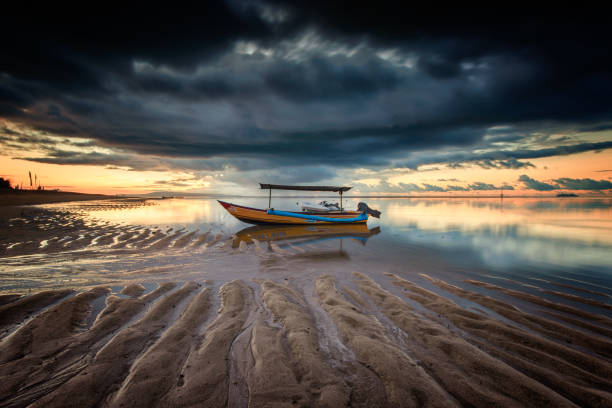 istock Mertasari Beach Sunrise 1204305538