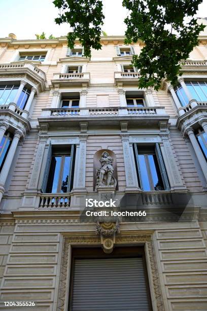 Louis Vuitton Barcelona Stock Photo - Download Image Now - Louis Vuitton -  Designer Label, Purse, Store - iStock