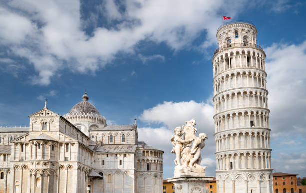 ドゥオーモ広場、フォンタナ・デイ・プッティ、ピサの斜塔、イタリア - pisa baptistery ストックフォトと画像