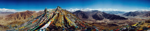 panorama da montanha tibetana - sunrise asia china climbing - fotografias e filmes do acervo