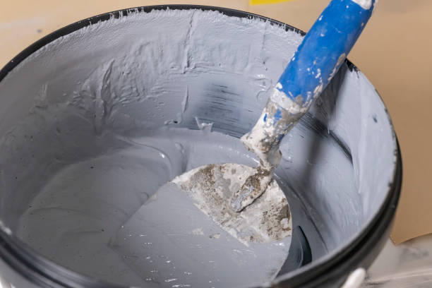 istock Grey stuck plaster in a bucket with trowle 1204396131