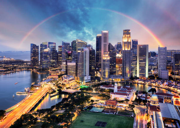 paesaggio urbano di singapore con arcobaleno, asia - rainbow harbor foto e immagini stock