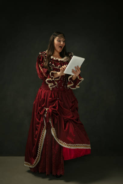 medieval young woman in old-fashioned costume - princess women duchesses renaissance imagens e fotografias de stock