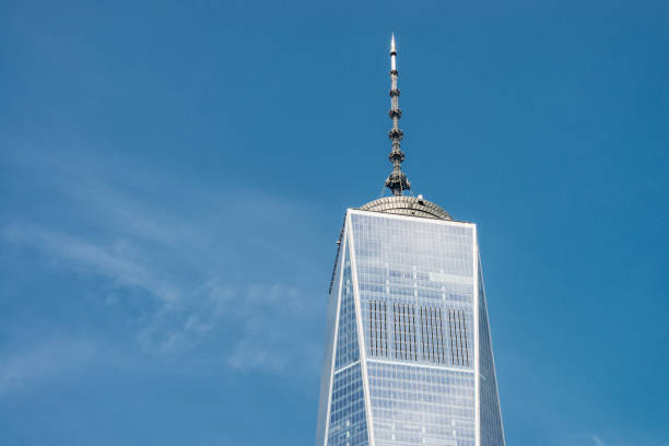 one world trade center - détail - one world trade centre photos et images de collection