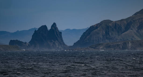 kap hoorn, die südlichste landzunge von feuerland, chile. es markiert das nördliche ende der drake passage und das treffen des atlantiks und des pazifischen ozeans. - sea passage audio stock-fotos und bilder