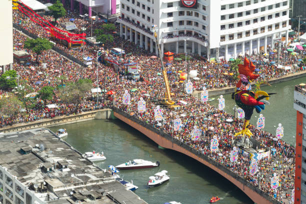 imagen aérea del desfile del bloque de carnaval "o galo da madrugada" - parade music music festival town fotografías e imágenes de stock