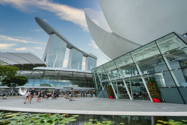 edificio del museo de arte en singapur - artscience museum fotografías e imágenes de stock