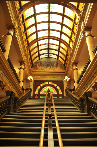 Escalera en el edificio de la capital del estado de Helena photo