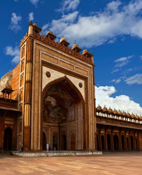 мечеть джама в фатехпур-сикри, индия - islam india mosque praying стоковые фото и изображения