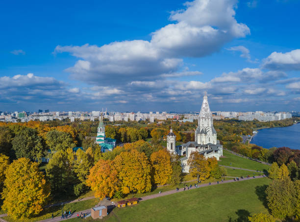 コロメンスコエの昇天教会 - モスクワロシア - 空中写真 - kolomenskoye ストックフォトと画像
