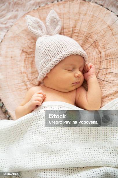 Cute Baby Photoshoot Stock Photo - Download Image Now - Newborn, Baby -  Human Age, Champagne Colored - iStock