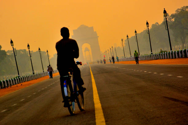 グッドモーニング デリー - india gate delhi new delhi ストックフォトと画像
