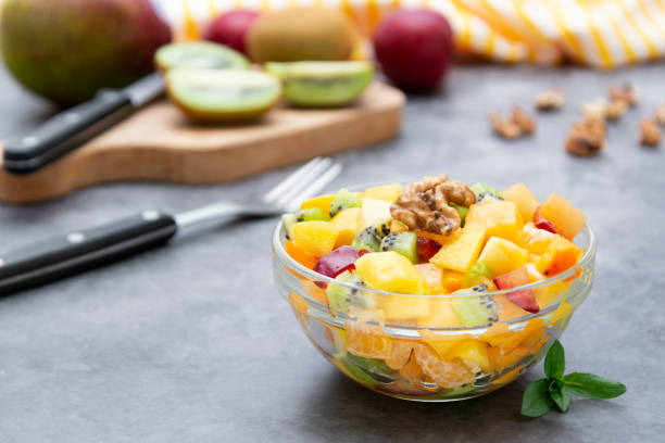 healthy fruits salad - mango, citrus, kiwi fruit, plum and persimmon. clean eating. - plum fruit organic food and drink imagens e fotografias de stock