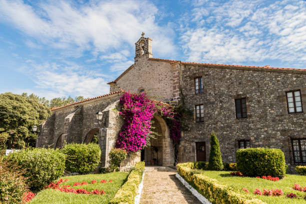 san vicente de la barquera, spanien - ermita stock-fotos und bilder