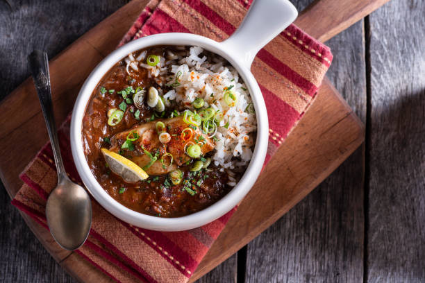 ensopado de peixe cajun - comida do sul - fotografias e filmes do acervo