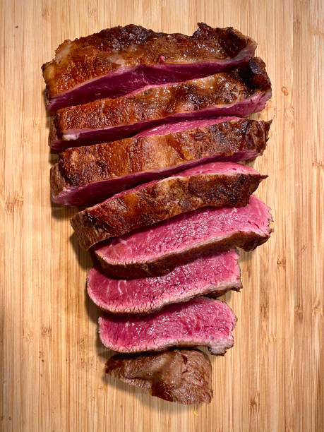 brazilian style mear cut picanha - picanha beef meat rare imagens e fotografias de stock