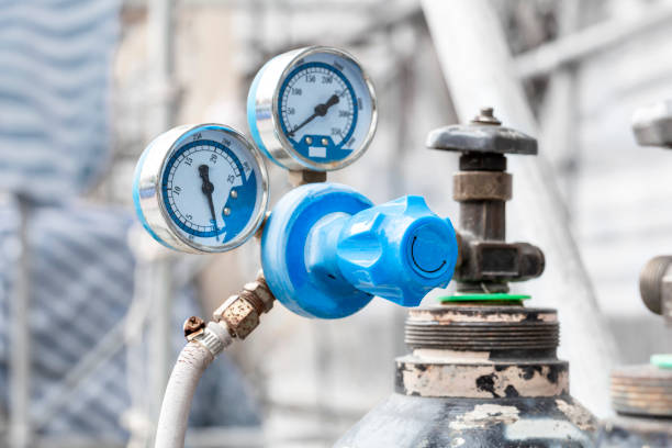 close up of pressure gauges on oxygen tank with valve of welding equipment acetylene gas cylinder for steel industrial and metal working construction. - rusty storage tank nobody photography imagens e fotografias de stock