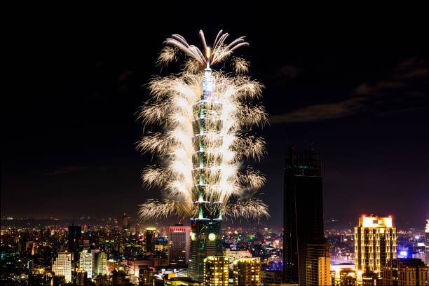 panoramiczny panorama tajpej i taipei 101 wieżowiec w nocy. - 44912 zdjęcia i obrazy z banku zdjęć