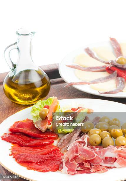 Spanische Tapas Mit Einem Krug Mit Olivenöl Stockfoto und mehr Bilder von Scharfe Schoten - Scharfe Schoten, Abnehmen, Erfrischung