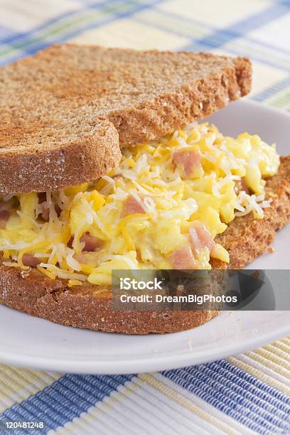 Panino Prosciutto Omelette Prima Colazione - Fotografie stock e altre immagini di Carne - Carne, Cibo, Cibo tostato