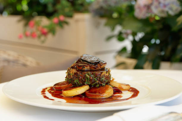 chateaubriand stek z foie gras i trufla - steak filet mignon elegance restaurant zdjęcia i obrazy z banku zdjęć
