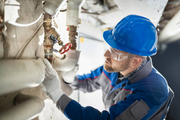 male worker inspecting valve - plumber imagens e fotografias de stock
