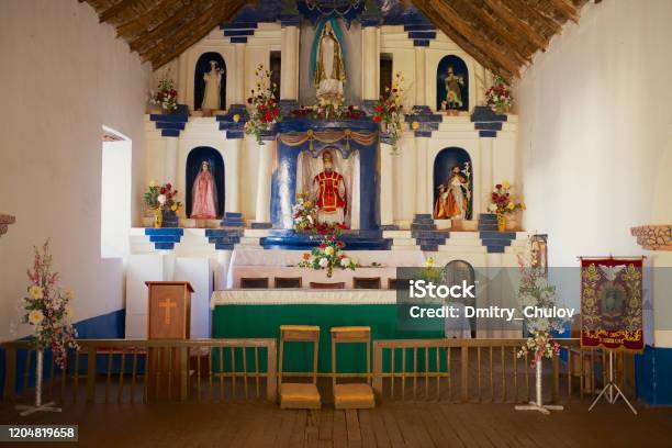 Altar De La Iglesia De San Pedro En San Pedro De Atacama Chile Foto de  stock y más banco de imágenes de Aldea - iStock