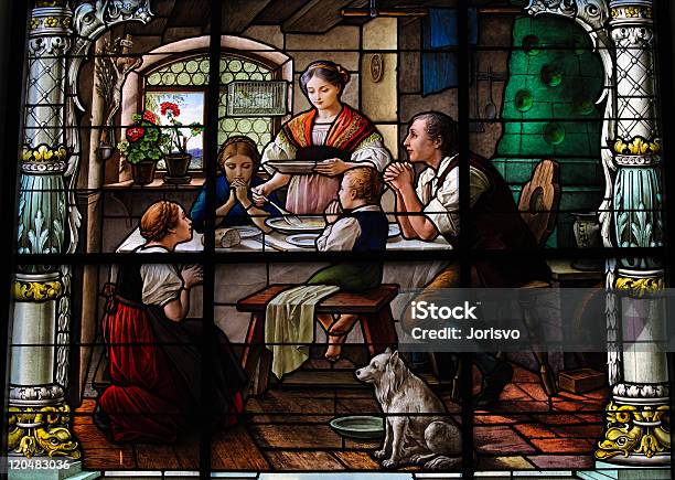 Tischgebet Family Abendessen Stockfoto und mehr Bilder von Buntglas - Buntglas, Familie, Hund