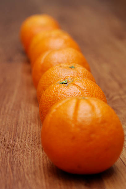 Linha laranja em madeira - foto de acervo