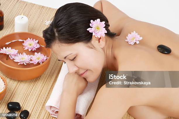 Spabehandlung Stockfoto und mehr Bilder von Braunes Haar - Braunes Haar, Einzelne Blume, Erwachsene Person