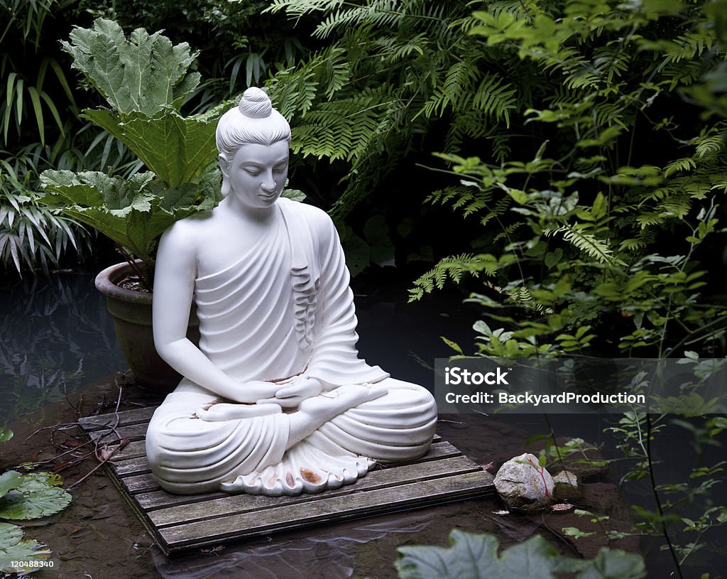 Buddha Statue In Pond Stock Photo - Download Image Now - Buddha ...