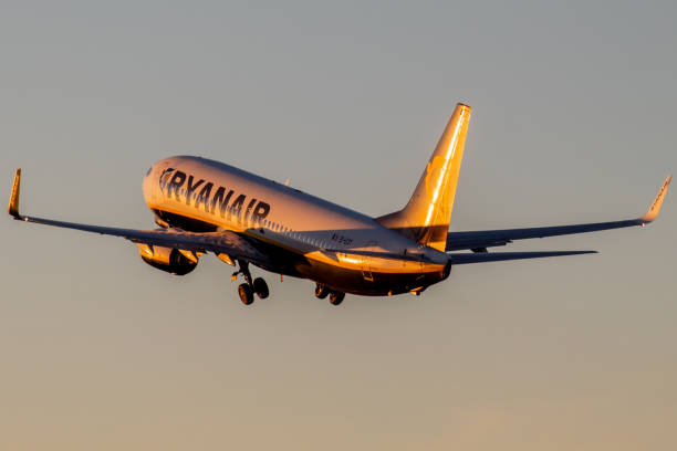 Ryanair Boeing 737 Sunset Departure Ryanair Boeing 737-800 (EI-EST) sunset departure from Bristol International Airport. Dominic stock pictures, royalty-free photos & images