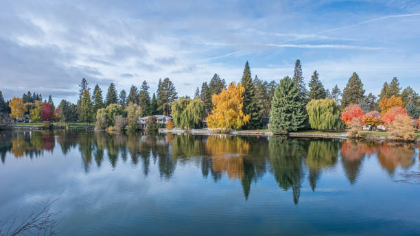 istock Drake Park and Mirror Pond 1204894024