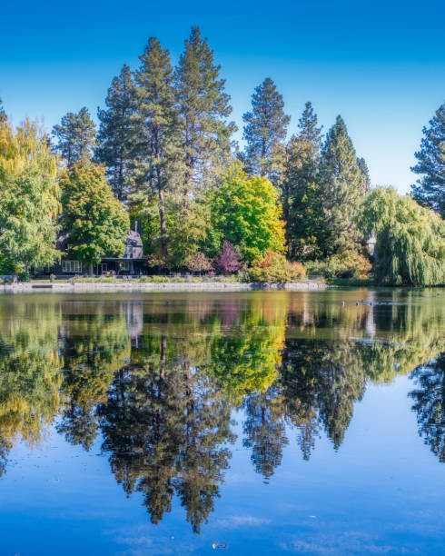 istock Drake Park and Mirror Pond 1204896198