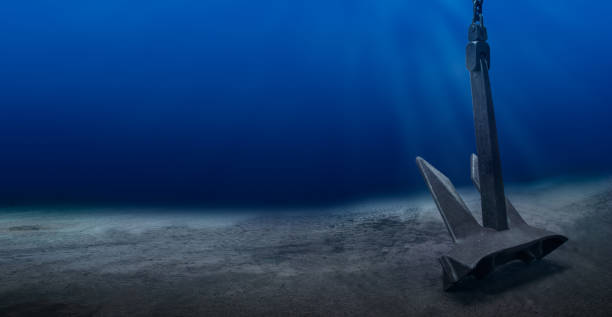 ancla del barco bajo el agua en el fondo en agua limpia del océano en el anclaje. concepto de transporte marítimo. - anchor fotografías e imágenes de stock