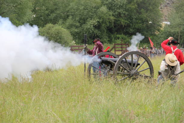 Firing, mounted, historic cannon in the smoke of the battlefield. Warfare of the 18th century. Nobody. XXXL (Canon Eos 1Ds Mark III)