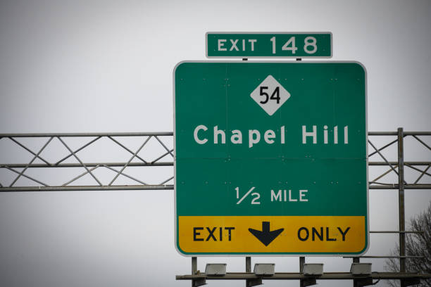 chapel hill, nc, znak autostrady - university of north carolina zdjęcia i obrazy z banku zdjęć