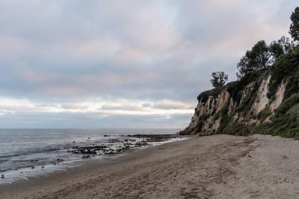 malerische paradise cove aussicht bei sonnenuntergang, malibu, südkalifornien - horizon over water malibu california usa stock-fotos und bilder