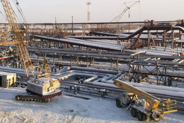 refinería de petróleo construcción de una planta industrial petrolera - petrolium tanker fotografías e imágenes de stock