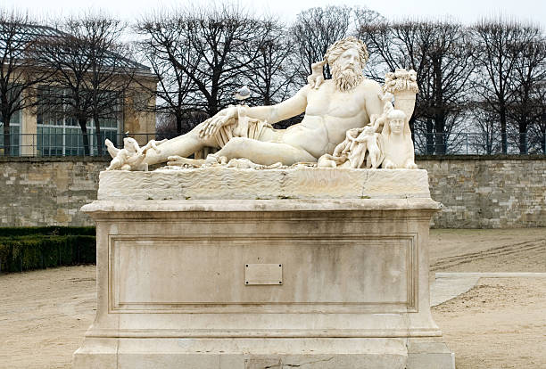 istock Le Nil, by Lorenzo Ottone, Paris, France 120503510