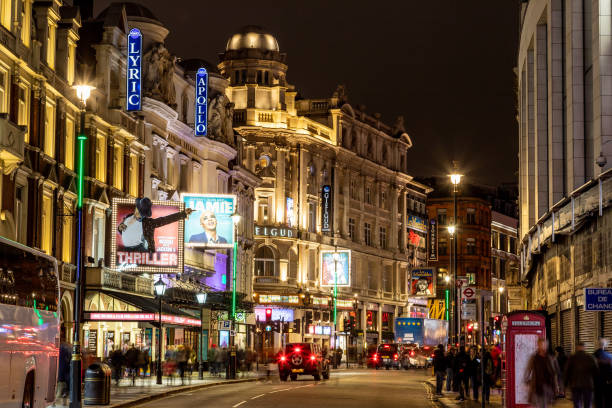 лондонский вест-энд ночью - west end стоковые фото и изображения