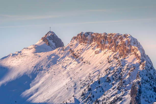 vista de inverno para giewont nas montanhas tatra em zakopane, polônia - poland mountain tatra mountains giewont - fotografias e filmes do acervo