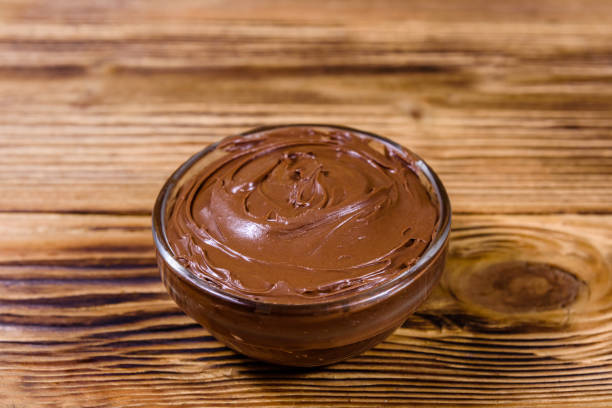 istock Glass bowl with chocolate spread on a wooden table 1205173617