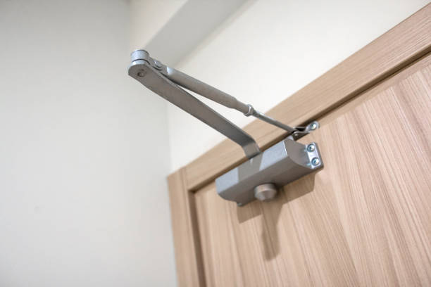 istock mechanism for automatically closing the door 1205177640
