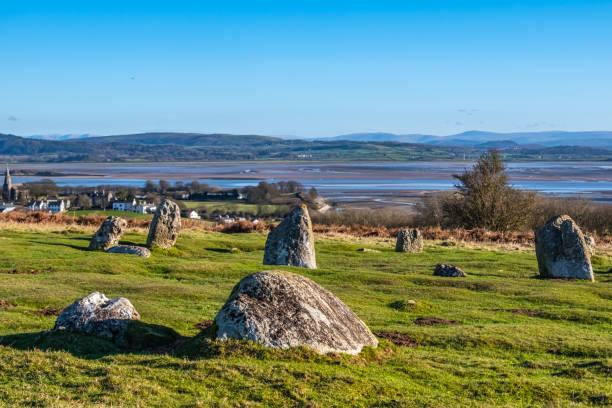 cerchio di pietre dell'età del bronzo a birkrigg, inghilterra, regno unito - stone circle foto e immagini stock