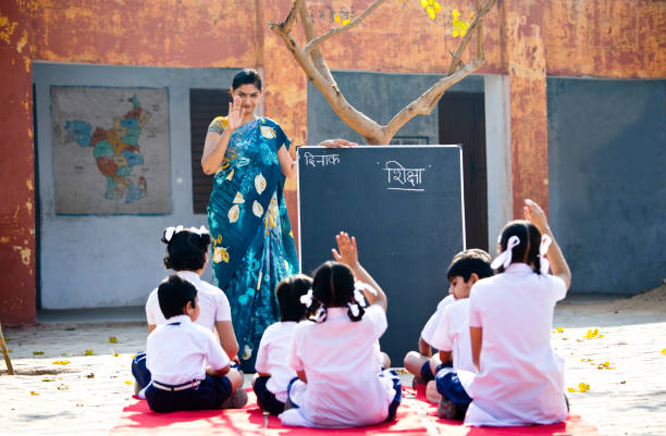Open air classroom Teacher teaching kids on blackboard at school campus india poverty stock pictures, royalty-free photos & images