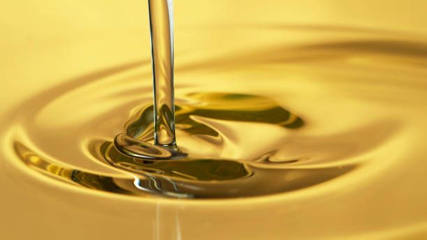 freeze motion of pouring oil - honey abstract photography composition imagens e fotografias de stock